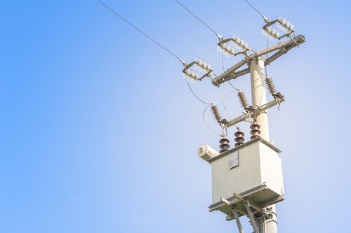 ¿Cuánto cuesta engancharse a la red de distribución eléctrica?